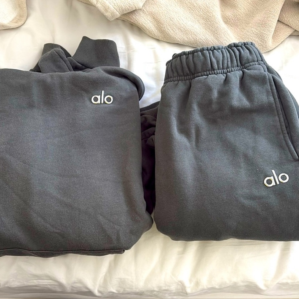 ALO Yoga set in green
